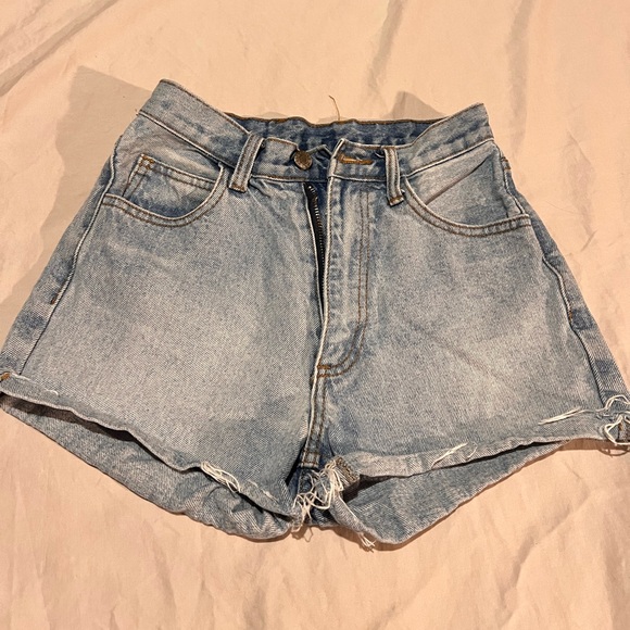 Brandy Melville Light wash Jean shorts Size small - Picture 3 of 5